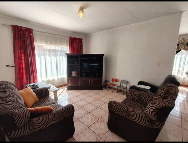 3 BEDROOM HOUSE TO LET IN KOOKRUS